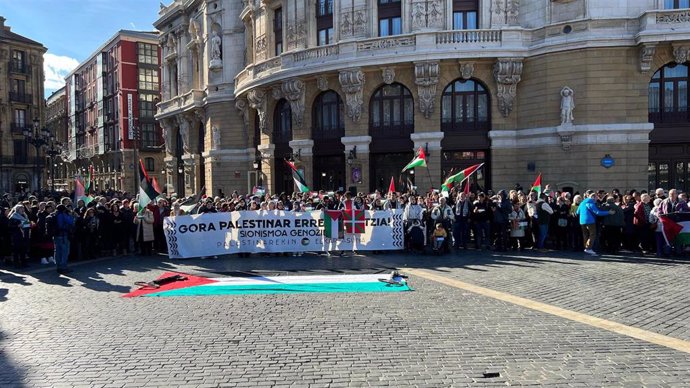 Una concentración denuncia en Bilbao el "genocidio" contra el "pueblo palestino" y llama a los vascos a solidarizarse