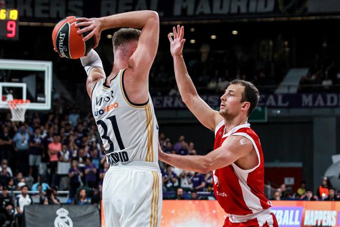 Archivo - Real Madrid - EA7 Emporio Armani Milan