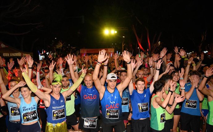 Participantes en la XV San Silvestre Ciudad de Almería celebrada este sábado, 30 de diciembre.
