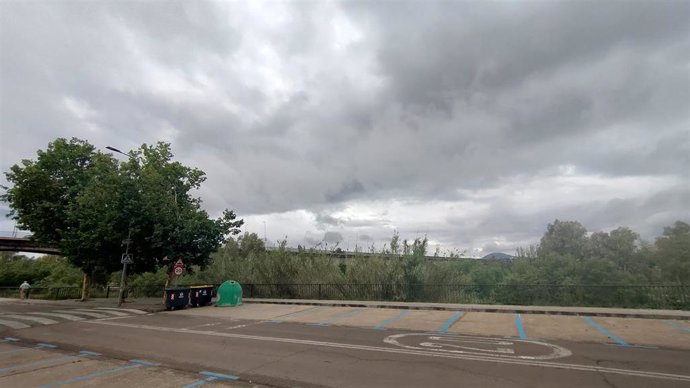 Archivo - Cielos nubosos en la zona de Mérida