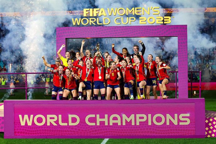 Archivo - La selección española femenina de fútbol celebra su victoria en el Mundial