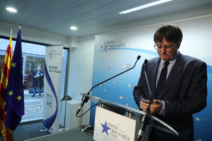 Archivo - El expresidente de la Generalitat y eurodiputado de Junts, Carles Puigdemont, comparece en una rueda de prensa.