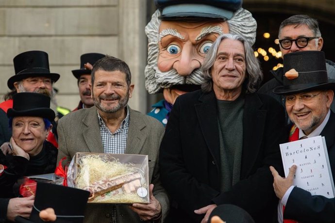 L'Home dels Nassos entrega les claus del 2024 a l'Ajuntament de Barcelona