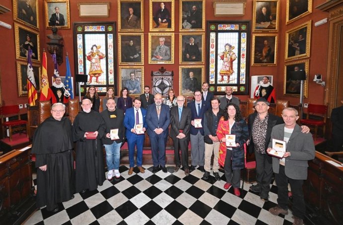 Foto De Familia De La Entrega De Las Medallas De Oro De Palma