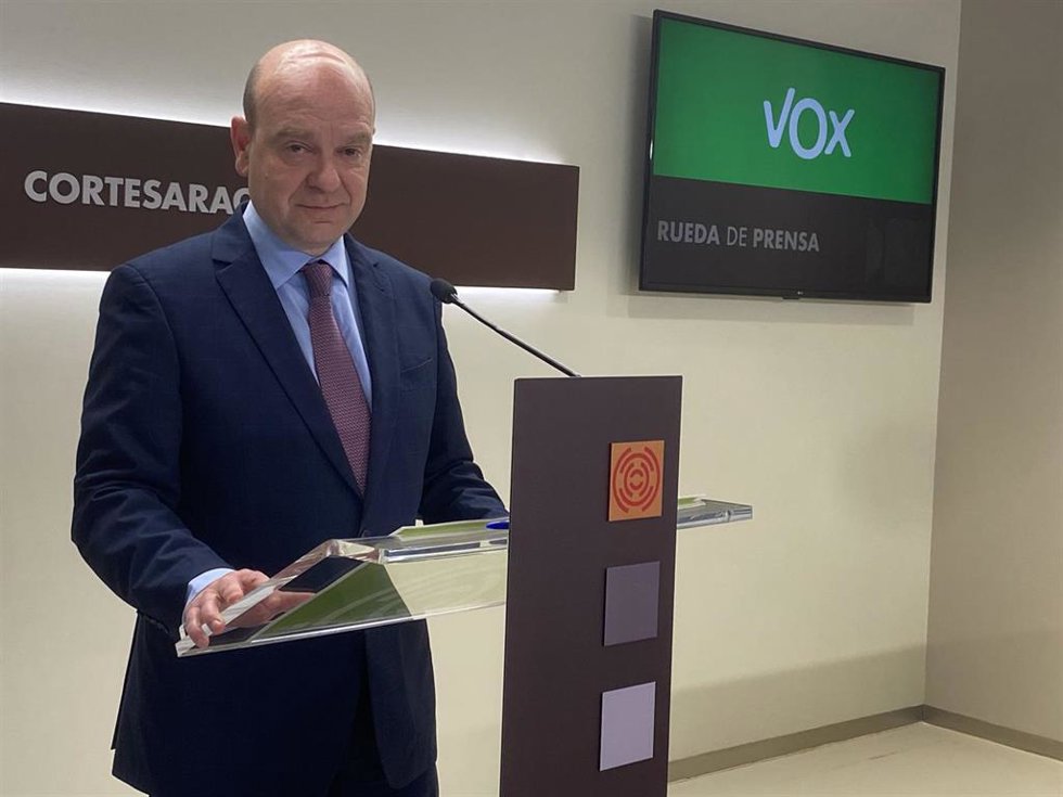 Archivo - El portavoz de VOX en Aragón, Santiago Morón.