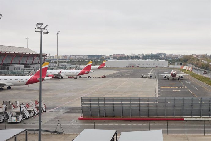 Varios aviones en el Aeropuerto Adolfo Suárez-Madrid Barajas