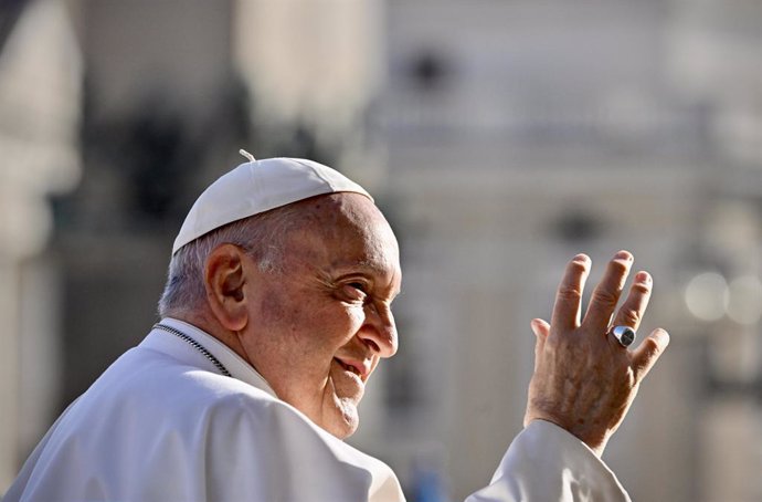 Archivo - September 27, 2023, CittA  del Vaticano: Papa Francesco durante l'udienza generale in piazza San Pietro, Vaticano, 27 settembre 2023. ANSA/ALESSANDRO DI MEO. /// Pope Francis during his weekly general audience in Saint Peter's Square, Vatican Ci