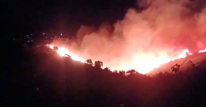 Archivo - Vista del incendio en Mijas (Málaga), en la zona de las Lomas del Flamenco y Los Pedregales
