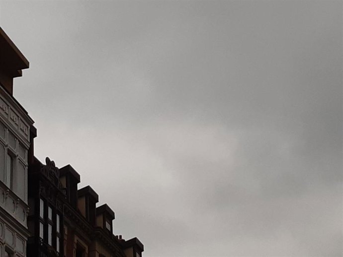 Archivo - Cielo cubierto en Bilbao.