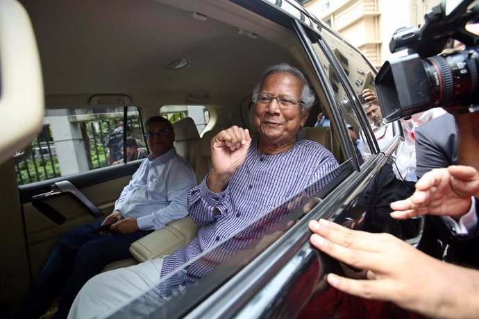 Archivo - October 5, 2023, Dhaka, Dhaka, Bangladesh: Anti-Corruption Commission summons 2006 Nobel Peace winner MUHAMMAD YUNUS arrives at the Anti-Corruption Commission (ACC) office in Dhaka. ACC has summoned Grameen Telecom Chairman and 2006 Nobel Peac