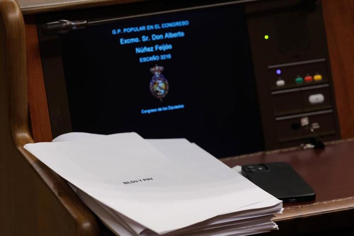 Archivo - El escaño de Feijóo durante la segunda sesión del debate de investidura del líder del Partido Popular.
