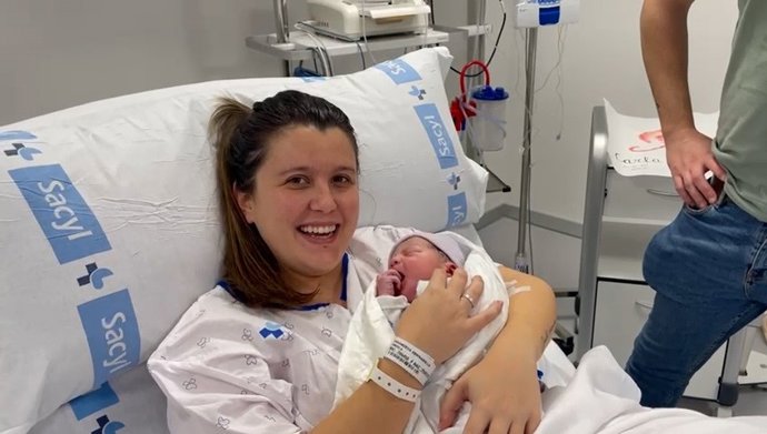 Carla, bebé salmantina nacida a los 26 segundos de arrancar el 2024