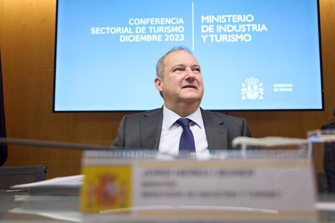 El ministro de Industria y Turismo, Jordi Hereu, preside la Conferencia Sectorial de Turismo, en la sede del Ministerio de Industria y Turismo, a 29 de diciembre de 2023, en Madrid (España).