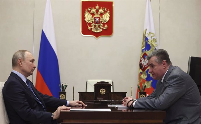 Archivo - February 13, 2023, Moscow, Moscow Oblast, Russia: Russian President Vladimir Putin holds a face-to-face meeting with LDPR leader Leonid Slutsky, right, at the official presidential residence of Novo-Ogaryovo, February 13, 2023 outside Moscow, Ru