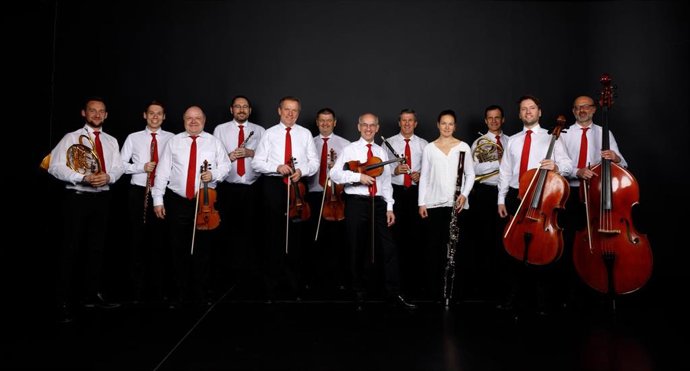 Archivo - La Johann Strauss Ensemble de la Orquesta Sinfónica de Viena ofrece el concierto de Año Nuevo del Palacio de Festivales