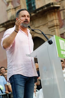 Archivo - El presidente de Vox y candidato del partido a la Presidencia del Gobierno, Santiago Abascal, participa en un acto público, en la Plaza del Cardenal Belluga, a 20 de julio de 2023, en Murcia, Región de Murcia (España). Vox celebra este acto de