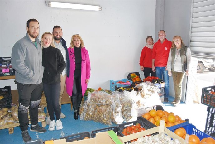 Donación de alimentos a Cáritas Interparroquial de Baza.