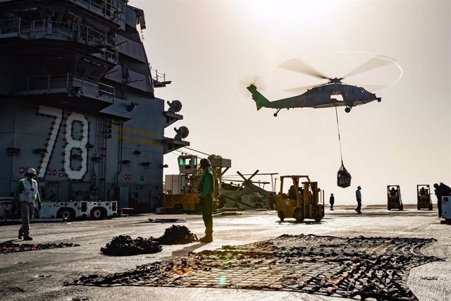 Archivo - Reabastecimiento vertical en el mar a bordo del USS Gerald R. Ford