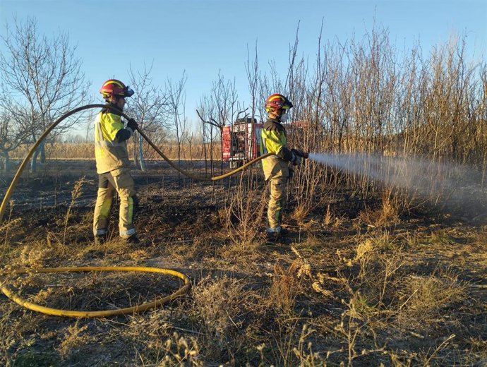 Un incendio calcina 9.500 metros cuadrados cerca de San Martín del Río (Teruel).