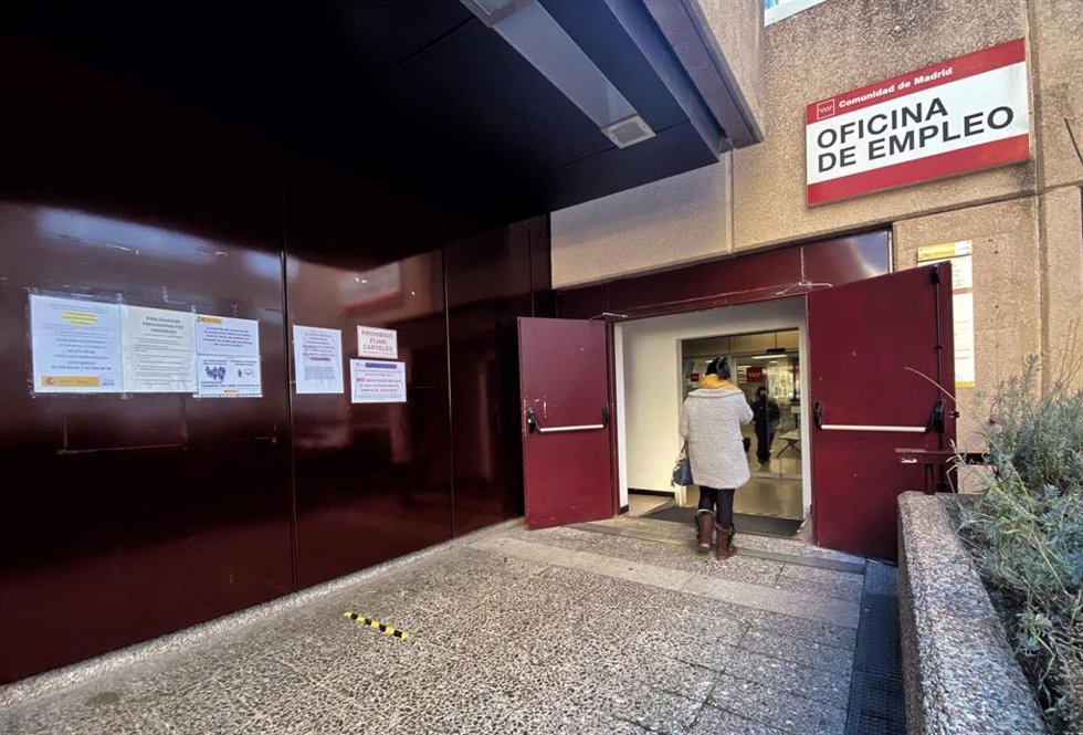 Archivo - Una oficina de empleo en Madrid (España), a 5 de enero de 2021. El año 2020, marcado por la crisis del Covid durante nueve de sus doce meses, rompió con siete años consecutivos de descensos del paro registrado al sumar en el conjunto del ejerc