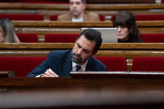 Archivo - Arxivo - El conseller d'empresa i Treball de la Generalitat, Roger Torrent, en una imatge d'arxiu.