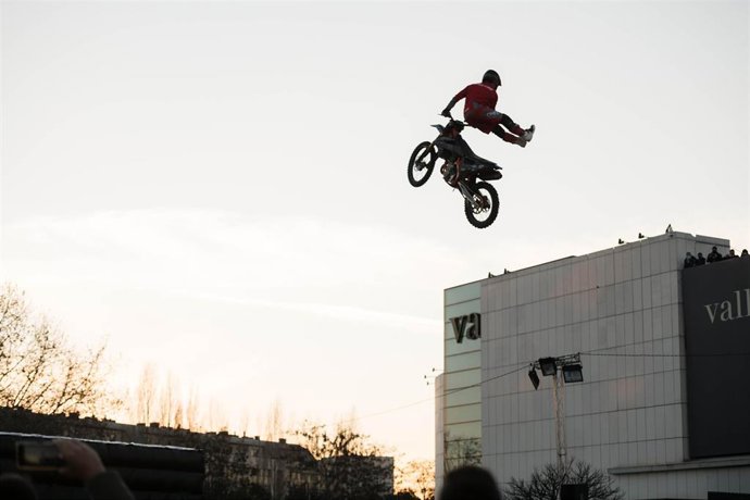 Vallsur organiza una exposición de motos clásicas y un espectáculo de Freestyle Motocross con motivo de Pingüinos 2024