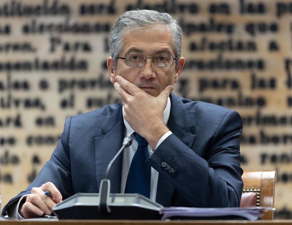 Archivo - El gobernador del Banco de España, Pablo Hernández de Cos, en la Comisión de Presupuestos del Senado, a 29 de noviembre de 2022, en Madrid (España).