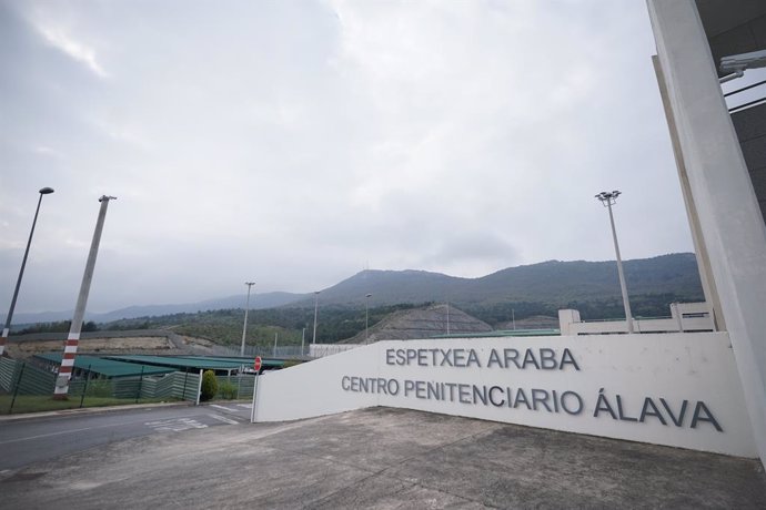 Archivo - Entrada del centro penitenciario Álava, en el día de la presentación del documental de EiTB 'Historias de la cárcel', en el centro penitenciario de Zaballa, a 4 de mayo de 2022, en Nanclares de la Oca, Álava, Euskadi (España). El documental reco