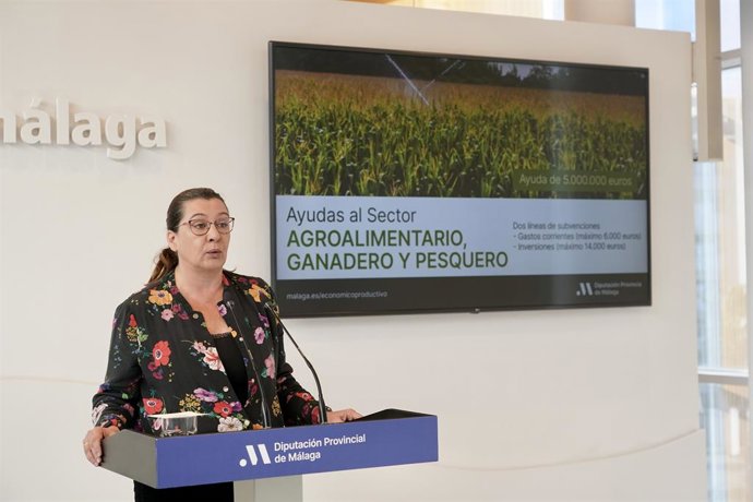 La diputada de Desarrollo Económico Sostenible, Esperanza González, ha explicado que el principal objetivo de este paquete de ayudas, que se conceden por tercer año, es paliar las graves dificultades que está pasando el sector primario.