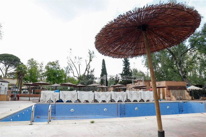 Archivo - Piscina de un camping