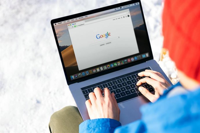 Interfaz del navegador de Google en un ordenador portátil