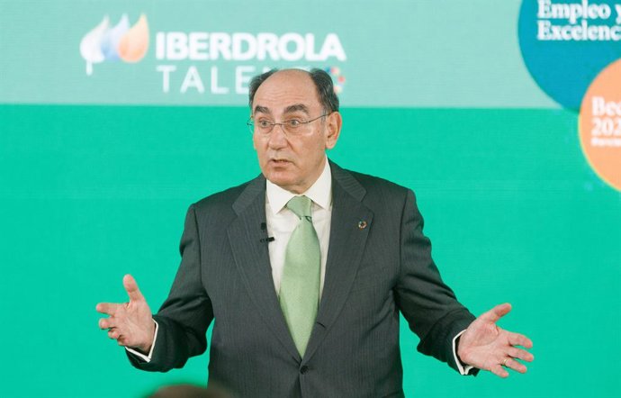 Archivo - El presidente de Iberdrola, Ignacio Sánchez Galán, interviene en la entrega las Becas Iberdrola, en el Edificio Iberdrola, a 13 de enero de 2023, en Madrid (España).  Iberdrola España quiere reforzar su contribución a la mejora de la calidad