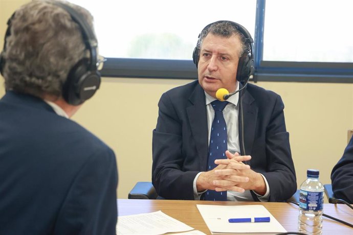 Archivo - El alcalde de La Rinconada, Javier Fernández