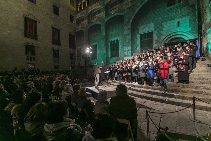 Archivo - Arxivo - El tradicional concert de villanicos a la plaça del Rei de Barcelona