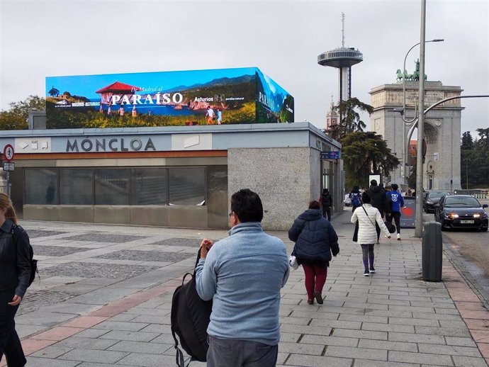 Anuncio de Turismo de Asturias en el intercambiador de Moncloa, en Madrid.