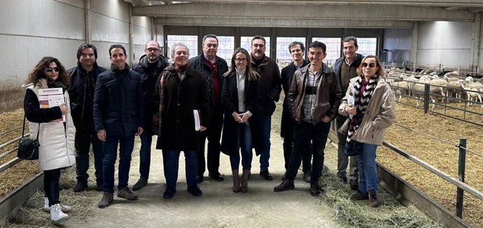 La viceconsejera de Política Agraria Común y Política Agroambiental, Gracia Canales, acompaña a esta delegación en su vista a Valdepeñas para conocer el Centro de Selección Reproducción Animal.