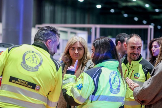 La vicealcaldesa de Madrid y delegada de Seguridad y Emergencias, Inma Sanz, durante una visita a la XIII edición del salón Juvenalia, en la Feria de Madrid, IFEMA