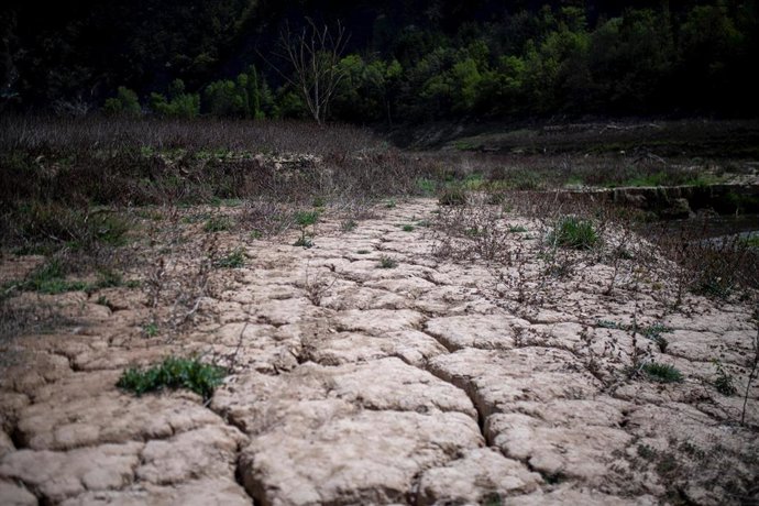 Archivo - Zona seca en el pantano de la Baells, a 26 de abril de 2023