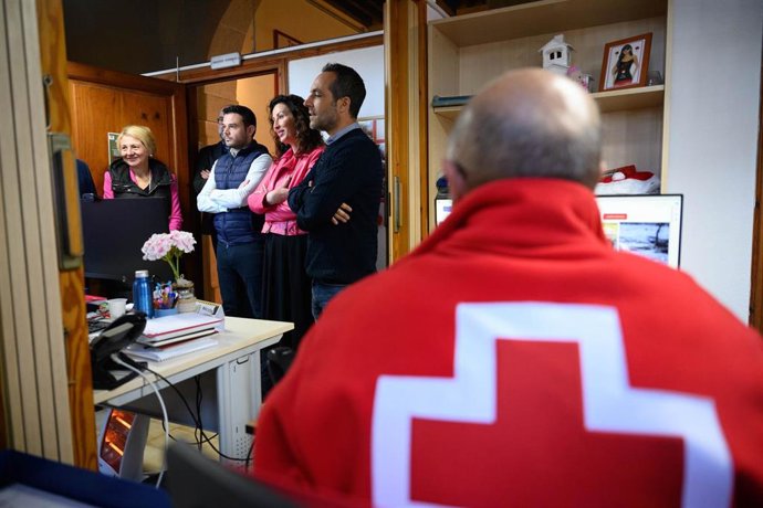 María del Mar Vázquez visita la sede de Cruz Roja en Almería