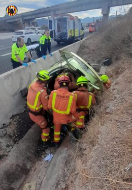 Herido un hombre al volcar con su vehículo tras una salida de vía en la A-7 en Rotgl i Corbera (Valencia)