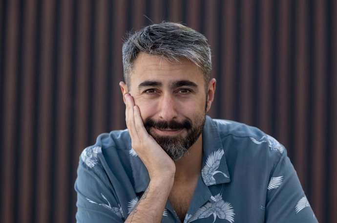 Archivo - El cantante Rayden posa tras una entrevista para Europa Press