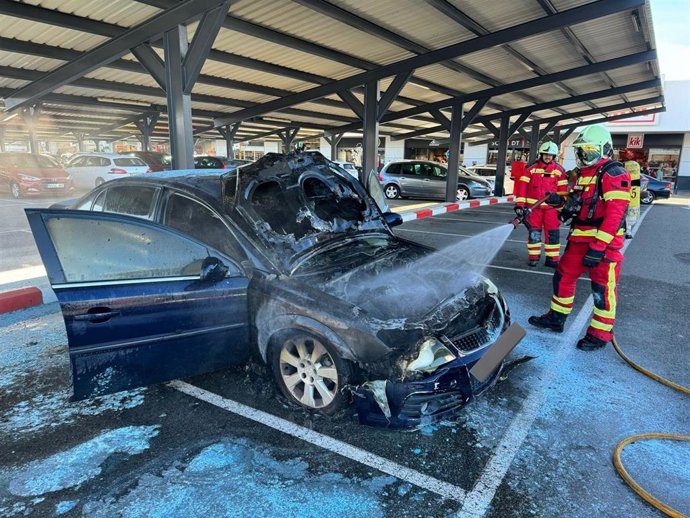 Imagen del estado del vehículo tras el incendio