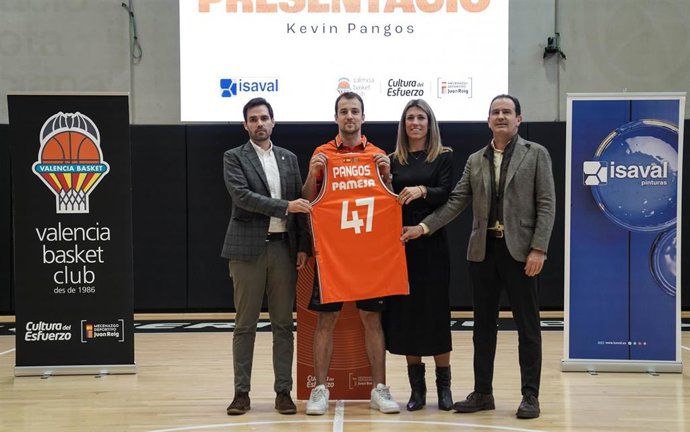 El base canadiense Kevin Pangos, presentado como nuevo jugador del Valencia Basket
