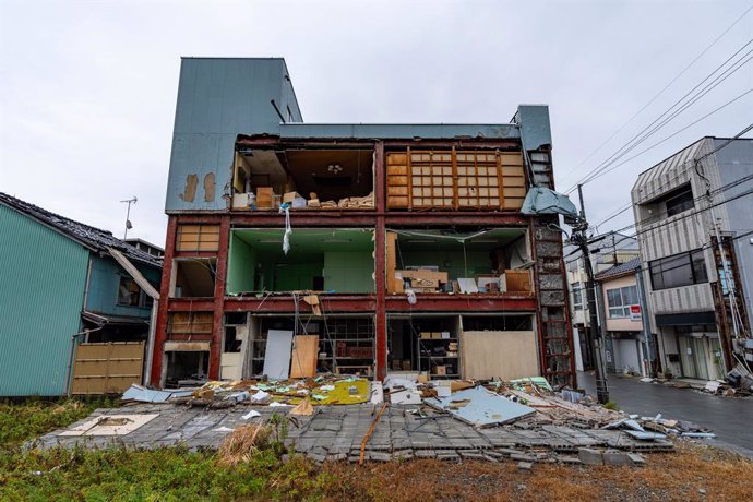 Edificio derruido por un terremoto en Japón