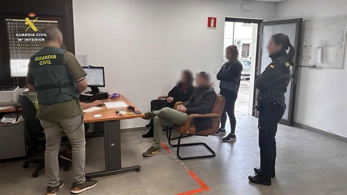 Archivo - Dos detenidos y un investigado como presuntos autores de hasta 13 robos en empresas de La Rioja