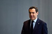 Moreno valora que Andalucía baje de la barrera de los 700.000 parados: "Una buena noticia para comenzar el año"