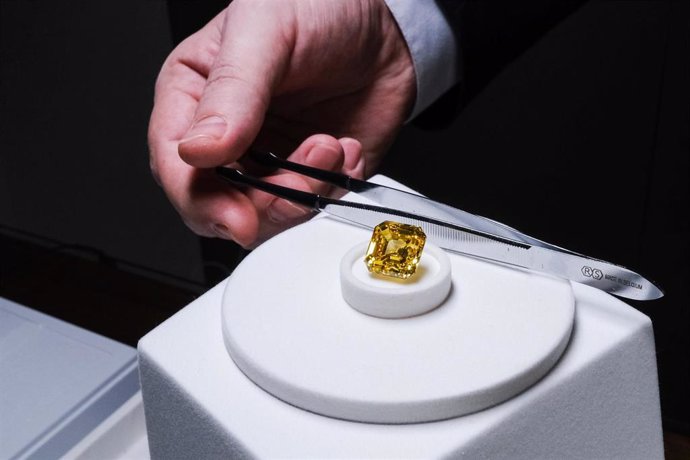 Archivo - Exhibición de diamantes organizada por la empresa rusa Alrosa en 2019