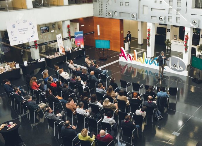 Más de 3.000 profesionales participan en las acciones organizadas por Andalucía Lab en 2023