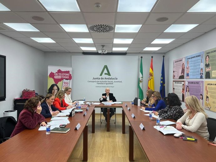 La directora y coordinadoras del IAM se reúnen para avanzar en proyectos sobre igualdad y violencia de género para 2024