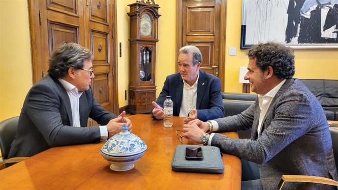 Reunión del presidente de la Diputación Provincial de Zaragoza (DPZ), Juan Antonio Sánchez Quero, con los dirigentes del Real Zaragoza.